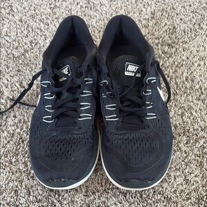 Nike women’s Black Running Shoes
